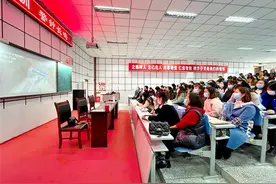 乐山市凤凰学校集中组织观看安全事故警示教育片图片