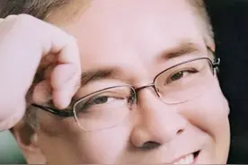 导演尔冬升，与妻子相约丁克一生，为何转身就跟别人生了娃？图片