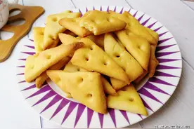 奶香味十足的小饼干，一口一口好吃得停不下来，酥酥脆脆就是香图片
