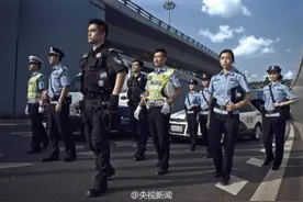 询问：有没有一个警种是轻松点的？图片