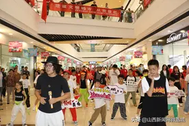 运城市上演公益街舞快闪 宣传文明城市创建图片