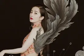 35岁杨幂女人味真浓，穿“肚兜”拍古风写真，香肩美背十分撩人图片