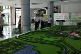 鄂州市委副书记徐艳国深入鄂城区调研图片