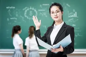 从另一个角度看中小学男教师比例逐年下降图片
