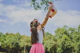 其实，女人若对你动情，“眼神”会变得不一样图片