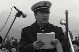 面对中国航母的空白，贺鹏飞坚持买下瓦良格号：这是唯一的机会图片