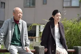 一个40岁女人的含泪倾诉：与25岁小鲜肉谈恋爱，让我苦不堪言图片