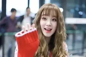 有一种“整容”叫宋雨琦卷发拉直，看到照片后：实在太美图片