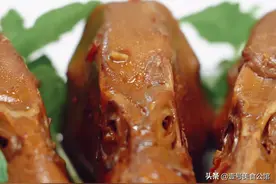 分享一款麻辣鸭头的好吃做法，烹饪简单，营养美味，吃了还想吃图片