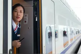 高铁坐哪个位置最舒服，D座还是F座？图片