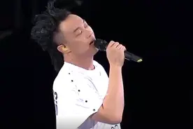 陈奕迅《抱拥这分钟》现场，让我们都珍惜现下的每一分钟图片