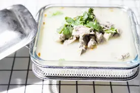 这才是羊肉汤的正宗做法，一个配方二个技巧，让汤又香又浓又白视频封面