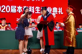 雨衣妹妹现身川农毕业典礼，获评“最美川农校友”图片