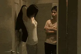 搞笑GIF你这大晚上是要干啥去？图片