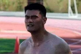 周琦的腹肌，易建联的腹肌，姚明的腹肌，没有对比就没有伤害图片