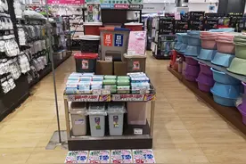 家用垃圾分类桶成抢手货！市民自制垃圾桶创意多图片