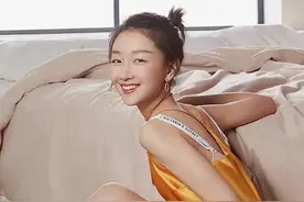 周冬雨维密内衣大片，“平板身材”的性感诱惑，不一样的时髦感图片