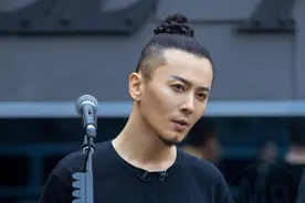 《哥哥》中的可怜工具人：摇滚老炮无奈出局，钢琴大师沦为伴奏图片