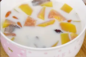 芙拉薇赫自制，女生绝不会拒绝的，木瓜炖牛奶图片