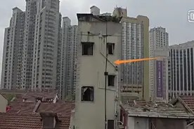 上海6口挤39㎡水塔之家，爆改成最酷的水塔别墅，却遭邻居诋毁图片