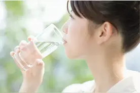 拉肚子，该上医院还是自己处理？听听专家怎么说图片