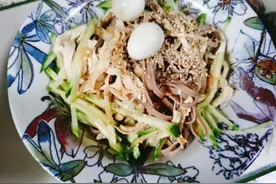 20分钟快手晚餐，荞麦凉面和小土豆是绝配，饱腹低脂又清爽利口图片