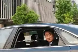看看董明珠的座驾，再看看任正非的，难怪华为和格力这么强大图片