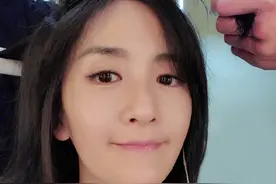 谢娜“套路”女儿多喝水，却被俏俏高智商拒绝，母女日常欢乐有爱图片