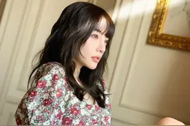 李小璐为证明不是“整容脸”，直接卸掉全脸妆容，皮肤比女儿还嫩图片