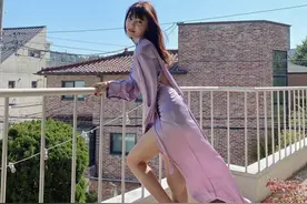 秀英露辣腿还耍心机透 黑色底裤图片