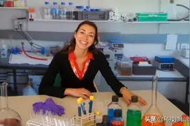 实验室病毒泄露：少女意外扎破手指感染病毒，因无药可医只能等死图片