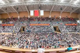 实力“宠粉”！惠州学院特殊毕业照火了，我酸了~图片