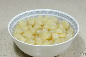 这是吸汁面藕的做法，用水泡一泡就能吃，夏天最爱吃的凉拌菜图片