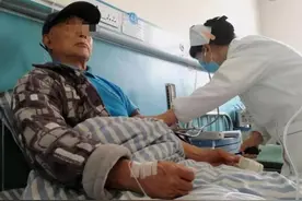 “求您放我一条生路”，独生女儿跪求父母去养老院，老人含泪答应图片