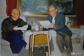 罗元发向彭总诉苦：一支枪才十发子弹！彭总答：向蒋先生要图片