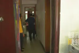 西安八旬老人家中现密密麻麻黑点 全都“带翅膀”！专家回应 快检查你家有没图片