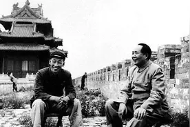 1954年，毛主席三次登上故宫城楼，却为何不愿进去？原因令人敬佩图片