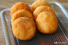 油炸糕这么做，个个膨松空心，外酥里糯又香甜，早餐1人5个不够吃图片