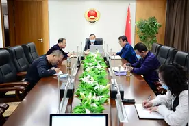 抓学习、补差距、强能力、促提升──集宁铁检院召开检委会会议并进行集体学习图片