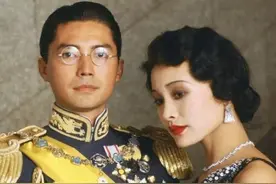 一代巨星尊龙息影14年罕露面，眉毛花白精神好，69岁仍单身无儿女图片