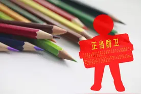 再谈爷爷为救孙子被判故意伤害罪案，到底应如何认定正当防卫？图片