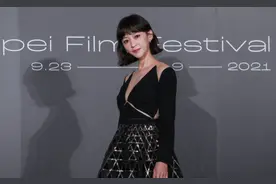 陈意涵挺9个月孕肚与老公现身，穿长裙气质足，四肢纤细不像孕妇图片