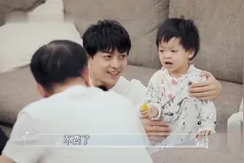 李晟被儿子拒绝：给妈妈吃一口好不好？不要了图片