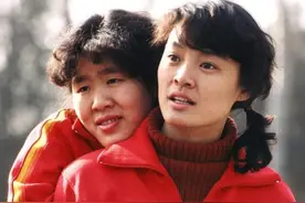 37年前，和郎平一起奥运夺金后，那11个女孩去哪儿了？图片