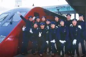 看70年“路服”演变 哪套唤起你的铁路记忆？图片