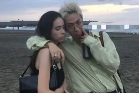 伊能静19岁儿子官宣恋情！手搭女方肩膀无顾忌，爱穿女装引争议图片