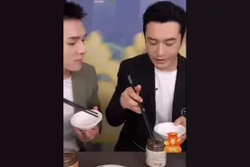 黄晓明直播带货香菇酱,一句话自信全无?让晓明粉丝心疼,佳琦暖心图片