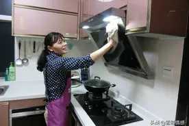 面对雇主的刁难，46岁保姆：月薪1万也不想干，太憋屈图片