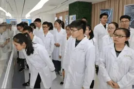 毕业后才明白，师范类和医学类同为“铁饭碗专业”，但差距却不小图片