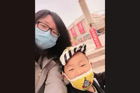 “妈妈，我把你丢垃圾桶吧？”臭小子，我有那么招你恨吗？图片
